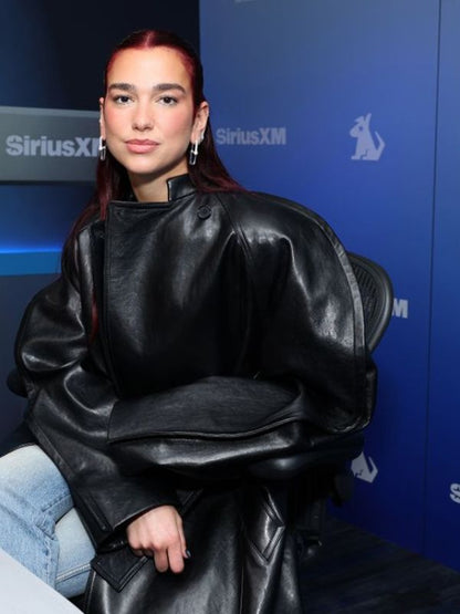 Dua Lipa vista hoy en Londres Green Leather Coat