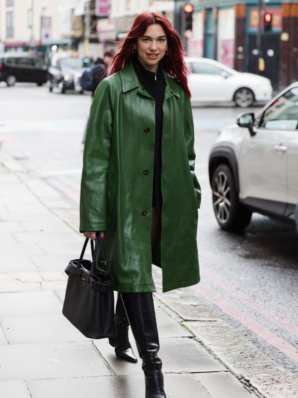 Dua Lipa vista hoy en Londres Green Leather Coat