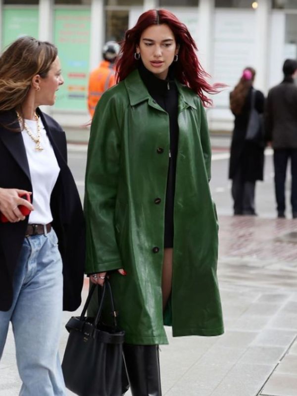 Dua Lipa vista hoy en Londres Green Leather Coat