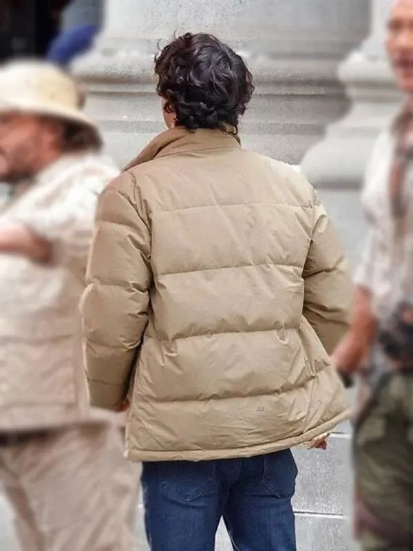 Jumanji Open World 2026 Alex Wolff Beige Puffer Jacket Spencer Gilpin Jumanji Open World 2026 Alex Wolff Beige Jacket